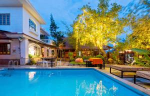 Bazén v ubytování Serendipity Experience Hoi An Hostel nebo v jeho okolí