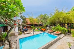 Bazén v ubytování Serendipity Experience Hoi An Hostel nebo v jeho okolí