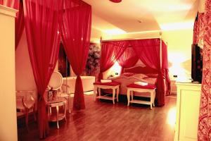 A bed or beds in a room at Hotel Riz B.B