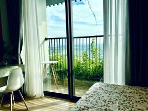 a bedroom with a bed and a large glass window at Skylux homestay Ecopark Hung Yen - Swanlake Onsen in HÆ°ng YÃªn +45 photos