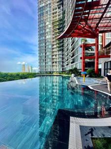 a large swimming pool in front of a tall building at Skylux homestay Ecopark Hung Yen - Swanlake Onsen in HÆ°ng YÃªn