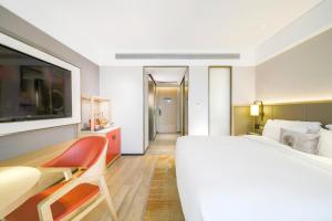 Nanning Vientiane City Convention and Exhibition Center Yicheng Hotel客房内的一张或多张床位