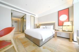 Nanning Vientiane City Convention and Exhibition Center Yicheng Hotel客房内的一张或多张床位
