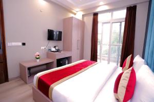 Postel nebo postele na pokoji v ubytování Hotel Nirvana Inn and Banquet-Near Expo Mart Greater Noida