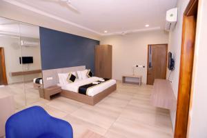 TV a/nebo společenská místnost v ubytování Hotel Nirvana Inn and Banquet-Near Expo Mart Greater Noida