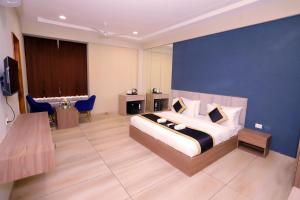 Posezení v ubytování Hotel Nirvana Inn and Banquet-Near Expo Mart Greater Noida