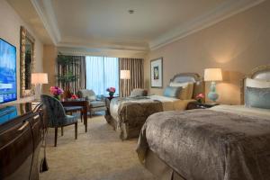 A bed or beds in a room at Hotel Mulia Senayan, Jakarta