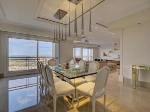 Φωτογραφία από το άλμπουμ του PuertoMadero Free Parking 2 lots 5 bdr 680m2 Gym 3 Pools and full amenities sophisticated furniture στο Μπουένος Άιρες