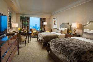 A bed or beds in a room at Hotel Mulia Senayan, Jakarta