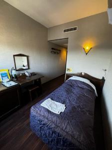 Postel nebo postele na pokoji v ubytování Okazaki Ohwa Hotel