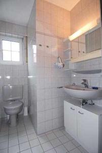 Ein Badezimmer in der Unterkunft Ferienwohnungen Haus Taddigshus
