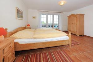 Ein Bett oder Betten in einem Zimmer der Unterkunft Ferienwohnungen Haus Taddigshus