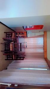 NakavuにあるSinghs 3 bedroom apartmentの階段の空間