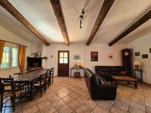 Гостиная зона в Holiday Home in Camargue with Private Pool