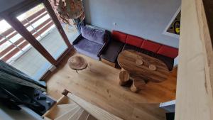 Khu vực ghế ngồi tại Cozy Duplex La Rosière, proche piste Manessier, vue sur vallée Tarentaise +9 ảnh