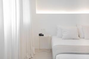 Postel nebo postele na pokoji v ubytování HAO Hotel Phuket