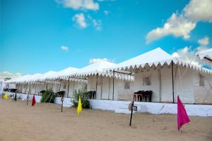 山姆Aroma Desert Safari Camp的相册照片
