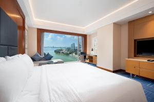 Postel nebo postele na pokoji v ubytování Four Points by Sheraton Suzhou