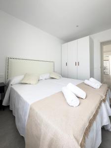 Postel nebo postele na pokoji v ubytování Apartamentos Clotilde