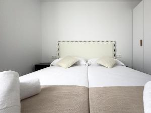 Postel nebo postele na pokoji v ubytování Apartamentos Clotilde