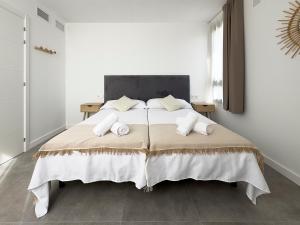 Postel nebo postele na pokoji v ubytování Apartamentos Clotilde
