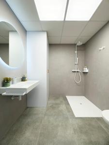 Koupelna v ubytování Apartamentos Clotilde + 37 fotografií