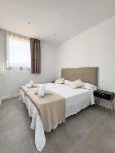 Postel nebo postele na pokoji v ubytování Apartamentos Clotilde
