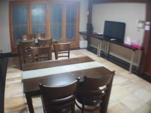 TV a/nebo společenská místnost v ubytování Plus Motel