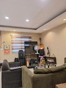 a living room with two couches and a guitar at Parks Place in Pili