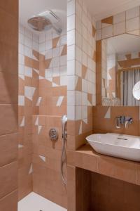 a bathroom with a sink and a shower at Académie Hôtel Lyon in Lyon
