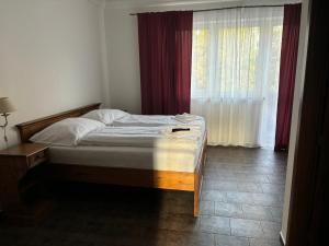 Posteľ alebo postele v izbe v ubytovaní Apartmány LAGUNA
