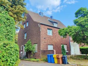 a brick house with trash cans in front of it at City House Neuss in Neuss