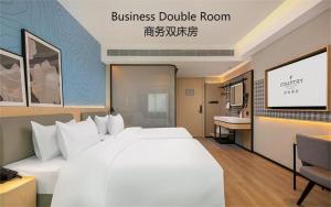 Postel nebo postele na pokoji v ubytování Country Inn & Suite by Radisson, Guangzhou Railway Station Xiaobei