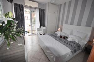 Un pat sau paturi într-o cameră la Green View Apartments