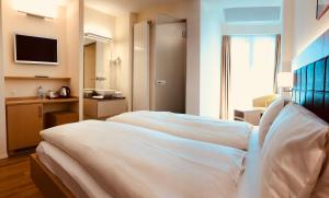 Tempat tidur dalam kamar di Hotel Felmis SELF CHECK-IN