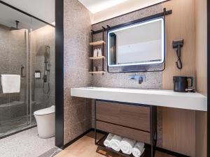 Koupelna v ubytování Country Inn & Suite by Radisson, Guangzhou Railway Station Xiaobei