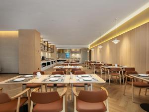 Posezení v ubytování Country Inn & Suite by Radisson, Guangzhou Railway Station Xiaobei