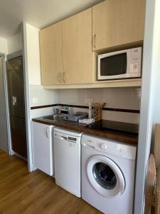 Kuchyňa alebo kuchynka v ubytovaní Appartement Cap Esterel 4/5 personnes
