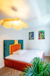a bedroom with a bed and a ceiling fan at Apartament Mikołowska z balkonem in Gliwice