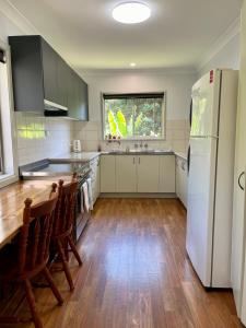 Kuchyň nebo kuchyňský kout v ubytování Cedarvale Cottage