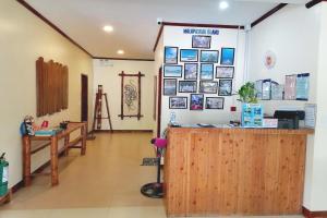 Gambar di galeri bagi Avila's Hostel Moalboal near Beach di Basdiot
