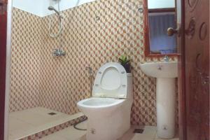 Avila's Hostel Moalboal near Beach 욕실