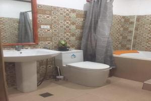 Avila's Hostel Moalboal near Beach 욕실