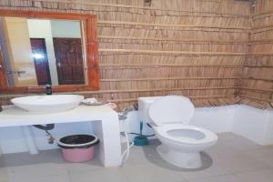 Avila's Hostel Moalboal near Beach 욕실
