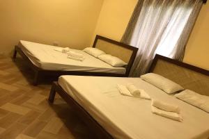 Avila's Hostel Moalboal near Beach 객실 침대