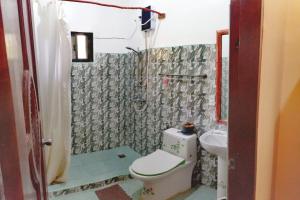 Avila's Hostel Moalboal near Beach 욕실