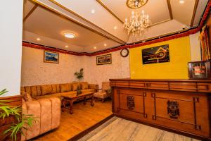 Un lugar para sentarse en Hotel Aashraya Home