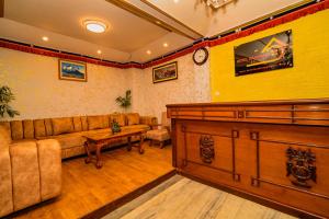 Un lugar para sentarse en Hotel Aashraya Home
