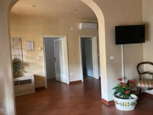 a living room with a tv on the wall at Appartamento Magnolia in Mercatale Val Di Pesa