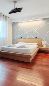 a bedroom with a large bed in a room at La Casa di Edo in Verona